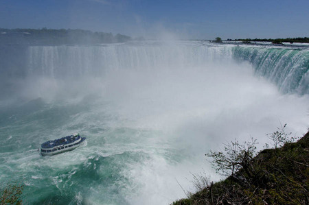 Maid-o-the-mist & Niagara Falls