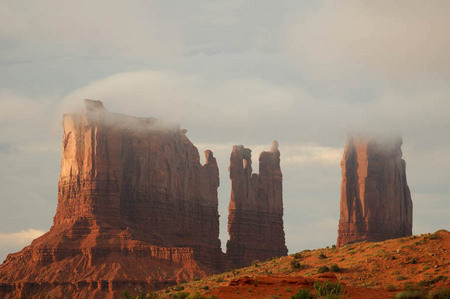 Rocks & mist, Monument Valley